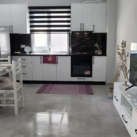 Perla 9 Apartament Golem (Tirana)
